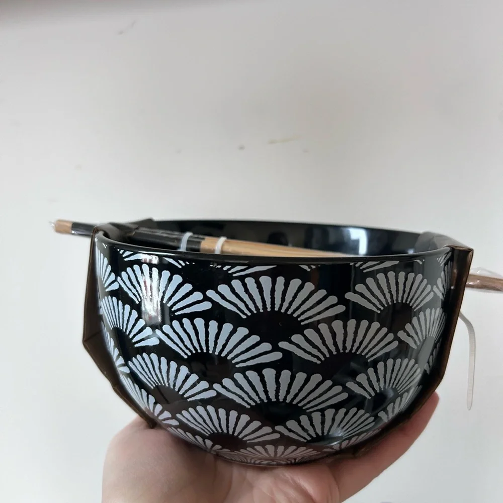 NWT Core Noodle Bowl Meal Set with Chopsticks and Chopsticks Rest - Picture 3 of 5